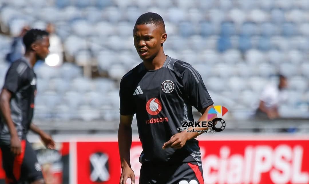 Mohau Nkota during Orlando Pirates warm up