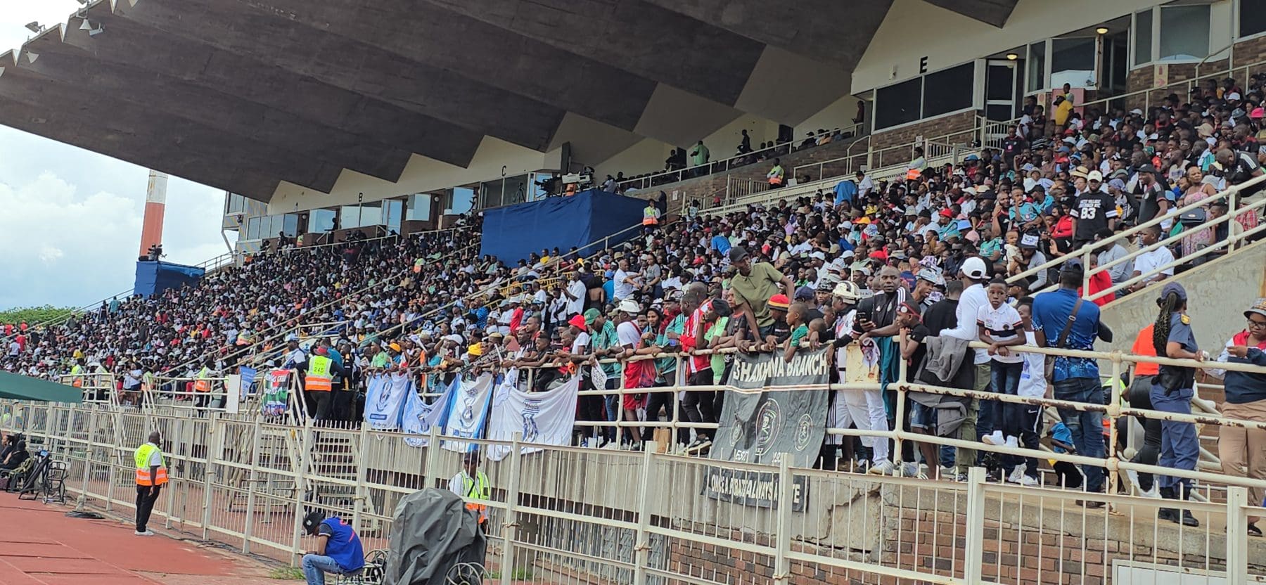 A stunning Relebohile Mofokeng goal secured a hard-fought 1-0 win for Orlando Pirates against Magesi FC at a packed Old Peter Mokaba Stadium in Polokwane on Sunday.