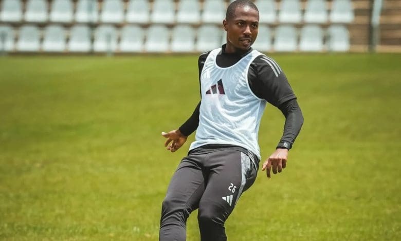 Bandile Shandu at Orlando Pirates training