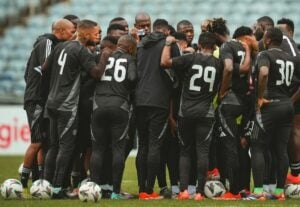 Ex-footballer Mpho Makola has urged Orlando Pirates to be consistent