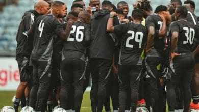 Ex-footballer Mpho Makola has urged Orlando Pirates to be consistent