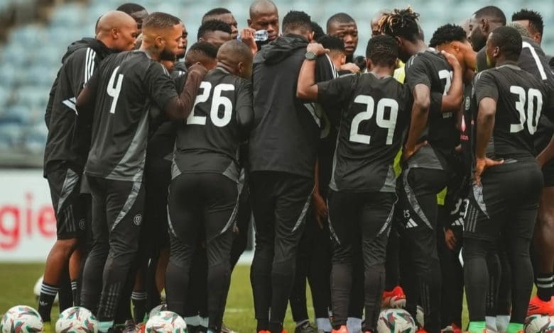 Ex-footballer Mpho Makola has urged Orlando Pirates to be consistent