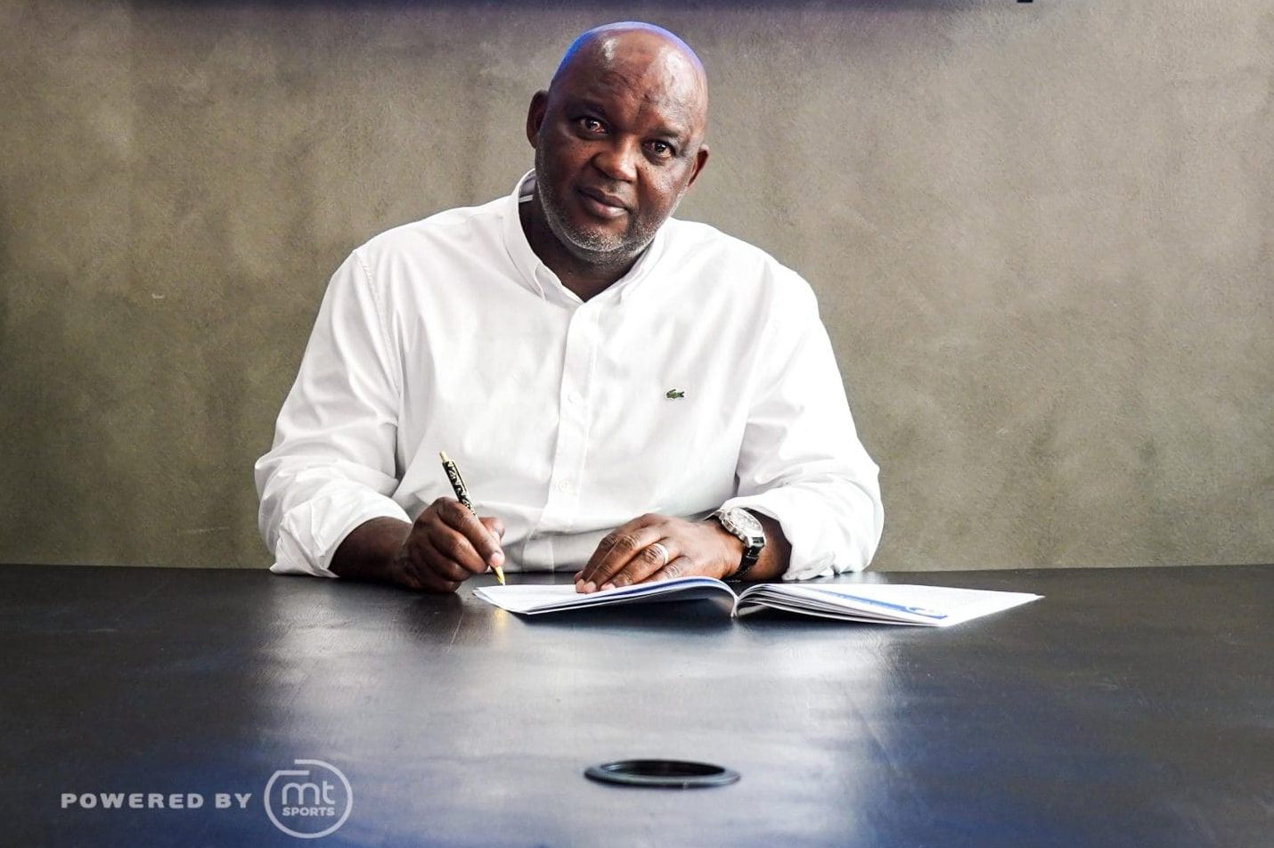 Pitso Mosimane Signing new contract