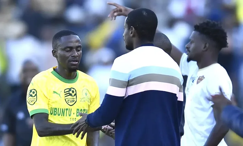 Thembinkosi Lorch and Rulani Mokwena at Mamelodi Sundowns during a game