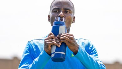 Kaizer Chiefs target Thembinkosi Lorch of Mamelodi Sundowns at training drinking water