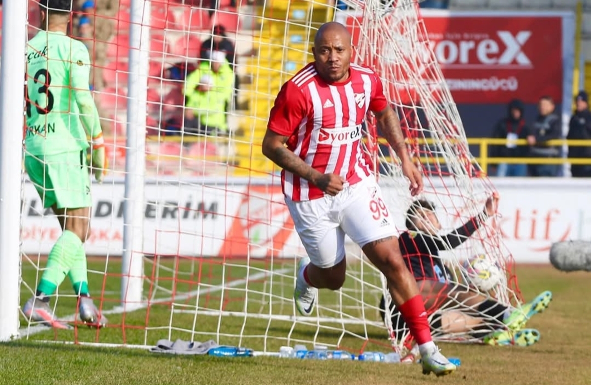 Ex-Bafana Bafana striker Dino Ndlovu celebrating a goal