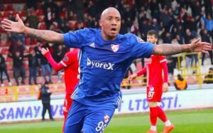 Ex-Bafana Bafana striker Dino Ndlovu during his time at Sakaryaspor in Turkey