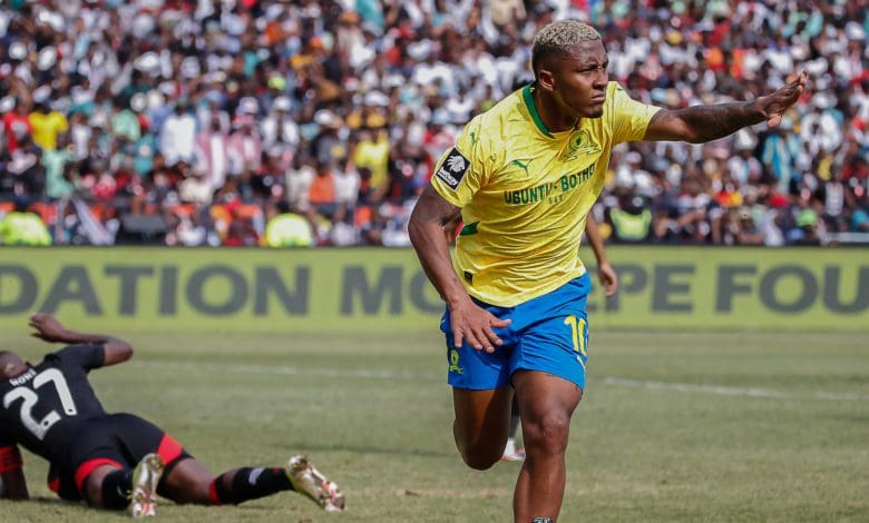 Mamelodi Sundowns beat fellow title contenders Orlando Pirates.