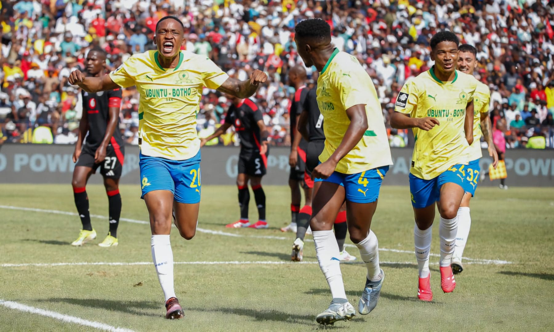 Mamelodi Sundowns beat fellow title contenders Orlando Pirates 4-1 in an entertaining sold-out Betway Premiership match at Loftus Versfeld Stadium on Saturday.