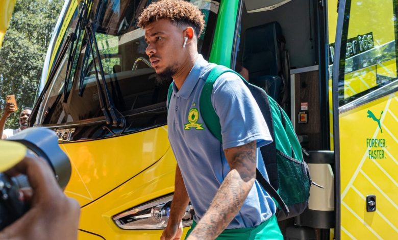 Ronwen Williams of Mamelodi Sundowns walking out of the bus before a game