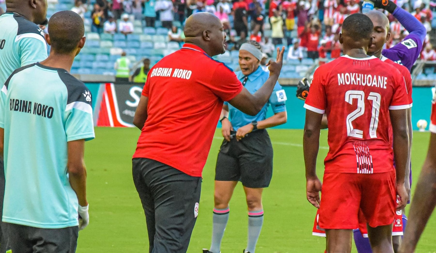 Lehlohonolo Seema shouting instructions at Sekhukhune United