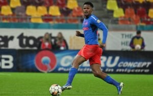 Siyabonga Ngezana in action for FCSB in the league