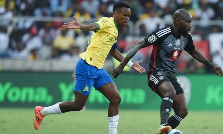 Themba Zwane in action for Mamelodi Sundowns against Orlando Pirates