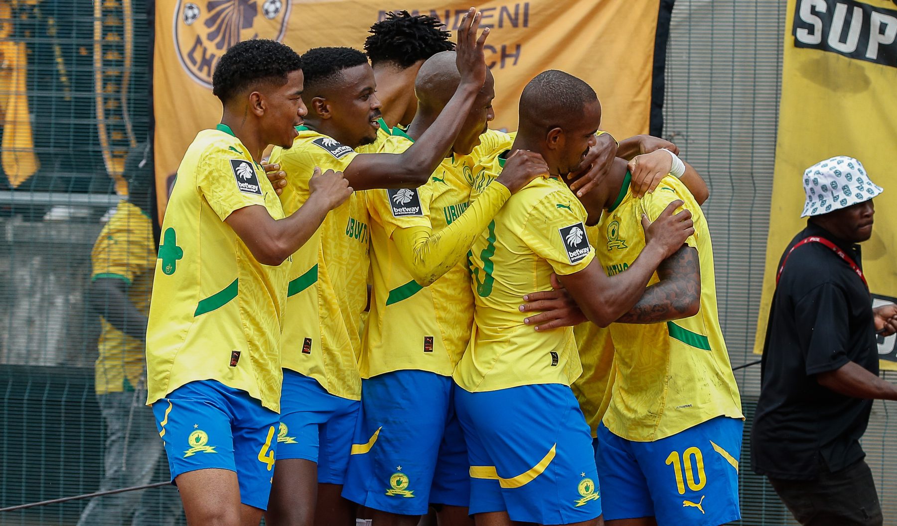 Mamelodi Sundowns celebrating against Kaizer Chiefs