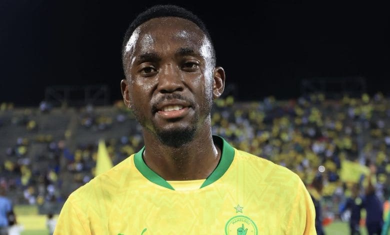 Mamelodi Sundowns striker Peter Shalulile with a Man of the Match award