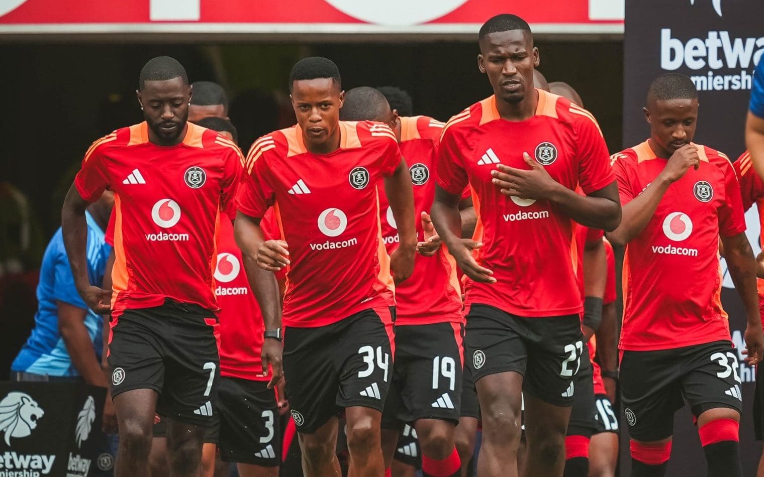 Former Orlando Pirates midfielder Lebogang Mothibantwa has made a bold prediction about the Buccaneers' title prospects as the point gap at the top continues to widen.