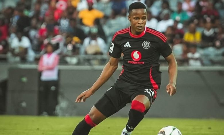 Siyabonga Ndlozi in action for Orlando Pirates