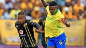 Kaizer Chiefs’ Ashley Du Preez and Mamelodi Sundowns’ Teboho Mokoena in action