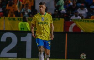 Mamelodi Sundowns defender Lucas Suarez playing against Kaizer Chiefs