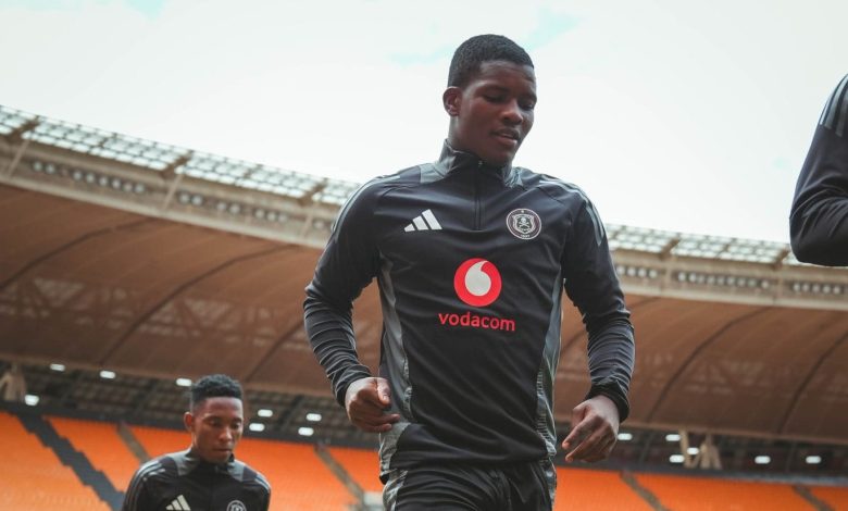 Mbekezeli Mbokazi during Orlando Pirates' warm-up session