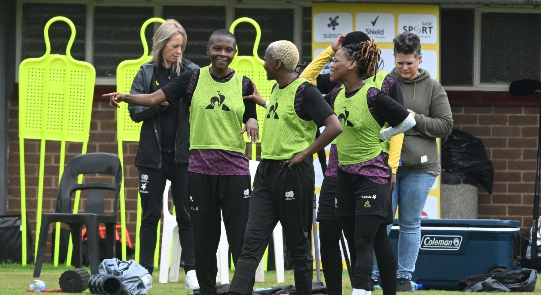 Nompumelelo Nyandeni with Banyana Banyana teammates