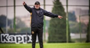 Nasreddine Nabi at Kaizer Chiefs training