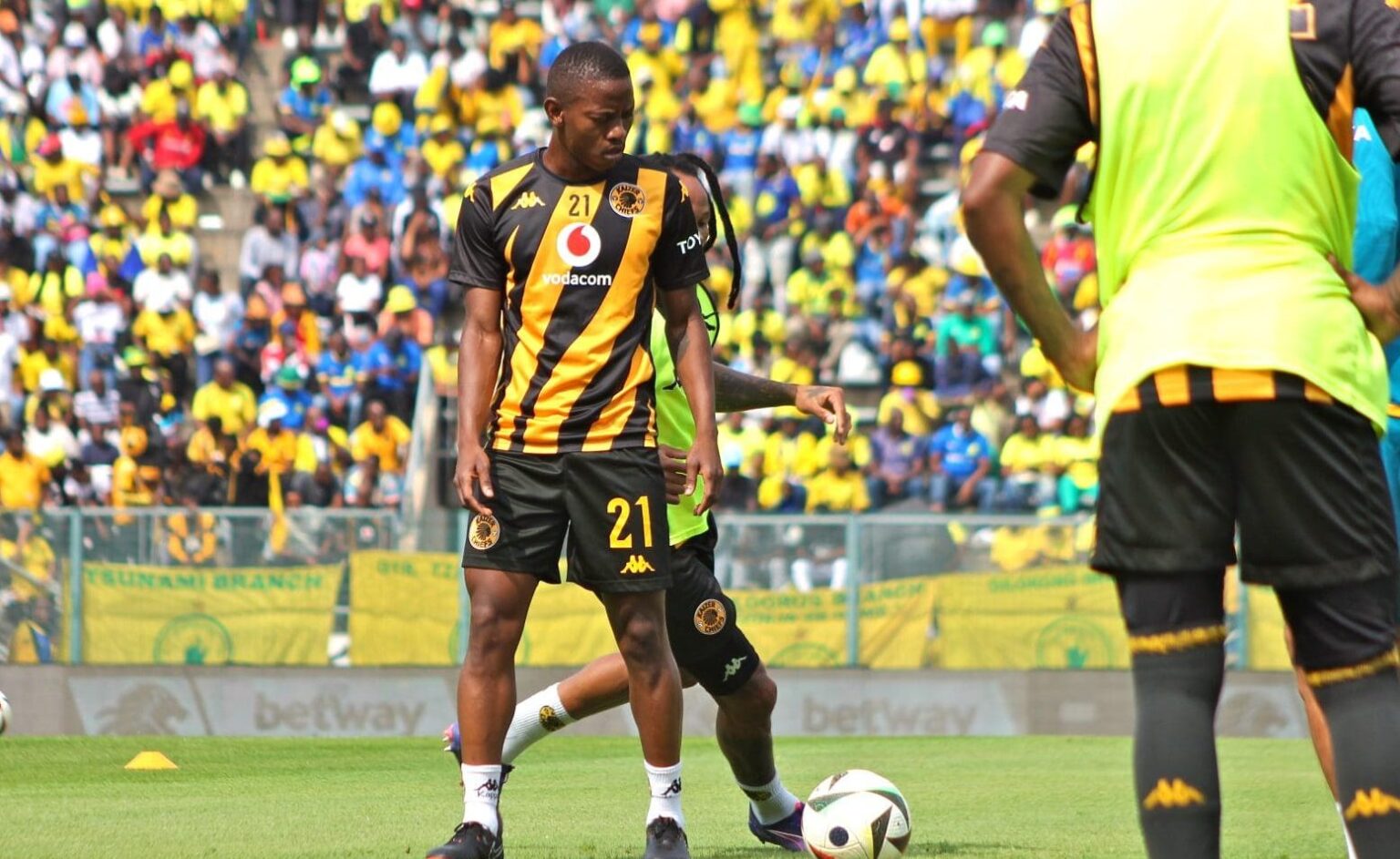 Kaizer Chiefs star Thabo Cele Warm Up
