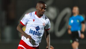 Thembinkosi Lorch in action for Wydad Casablanca