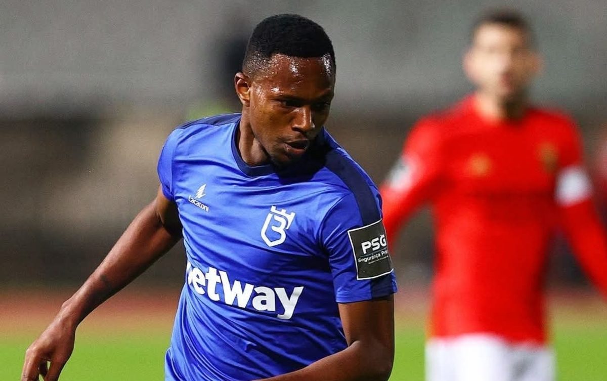 Iceland-based defender Thibang Phete in action