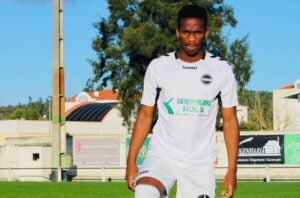 Former Palmelense FC midfielder Simo Mbhele with the ball