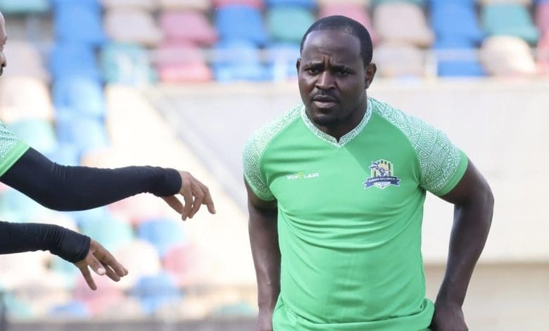 Gabadinho Mhango warming-up with teammates at Marumo Gallants