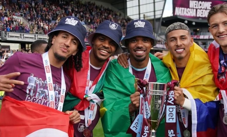 Lyle Foster with his Burnely FC teammates