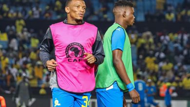Mamelodi Sundowns defender Mothobi Mvala warm up