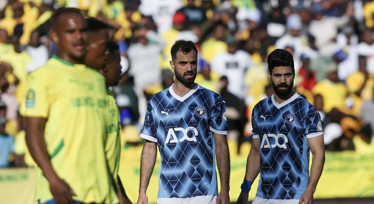 Mamelodi Sundowns players and Pyramids players during the CAF Champions League final