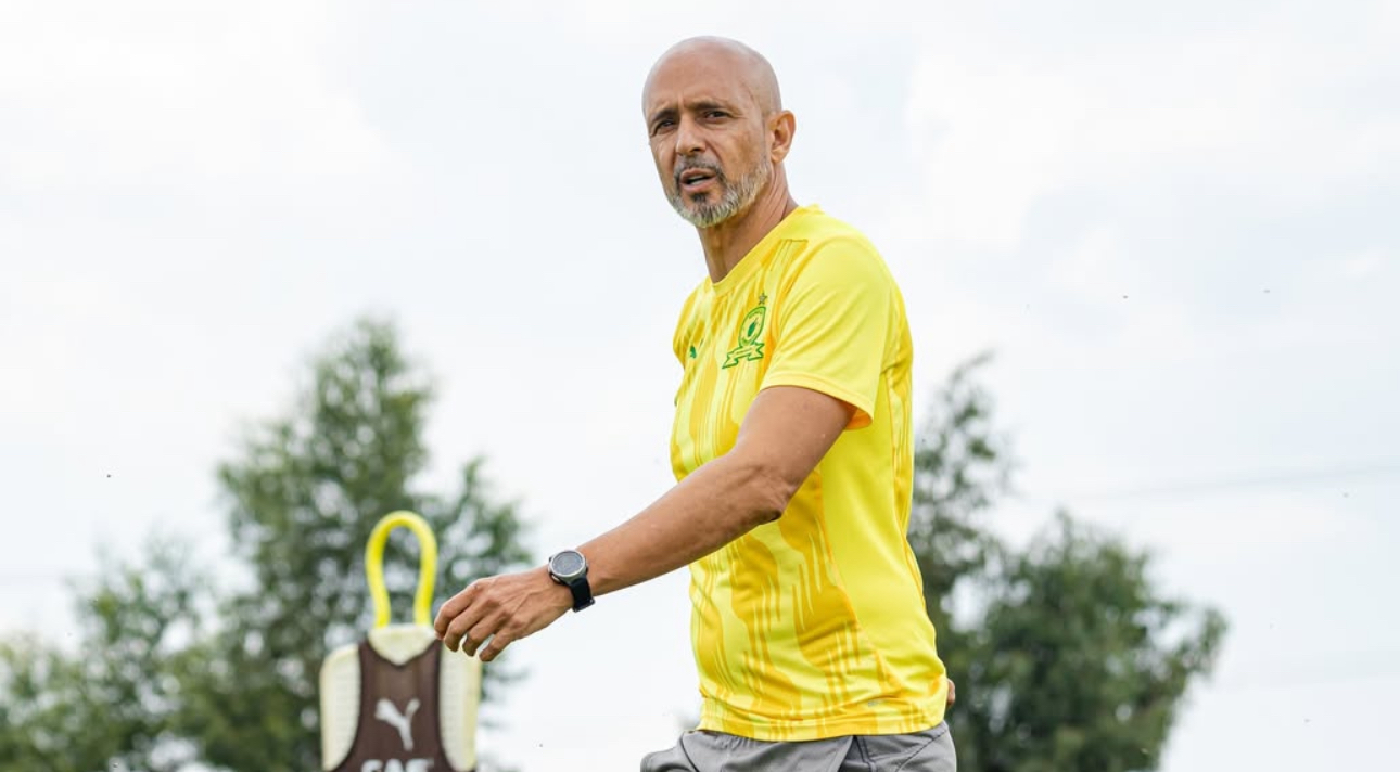 Mamelodi Sundowns coach Miguel Cardoso walking in training