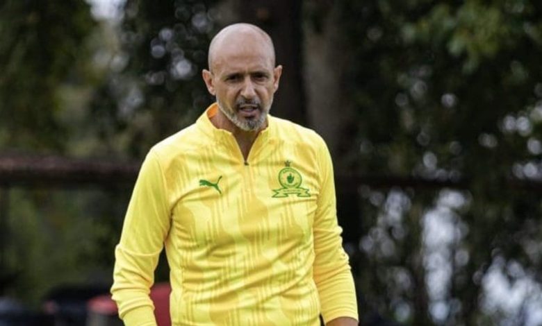 Mamelodi Sundowns coach Miguel Cardoso during a training session