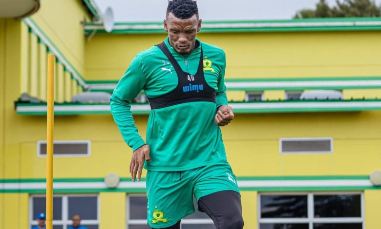Mothobi Mvala of Mamelodi Sundowns at training