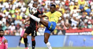 Mamelodi Sundowns star Peter Shalulile tackling Orlando Pirates defender Nkosinathi Sibisi