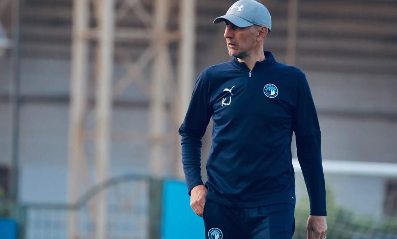 Pyramids FC coach Krunoslav Jurčić at training