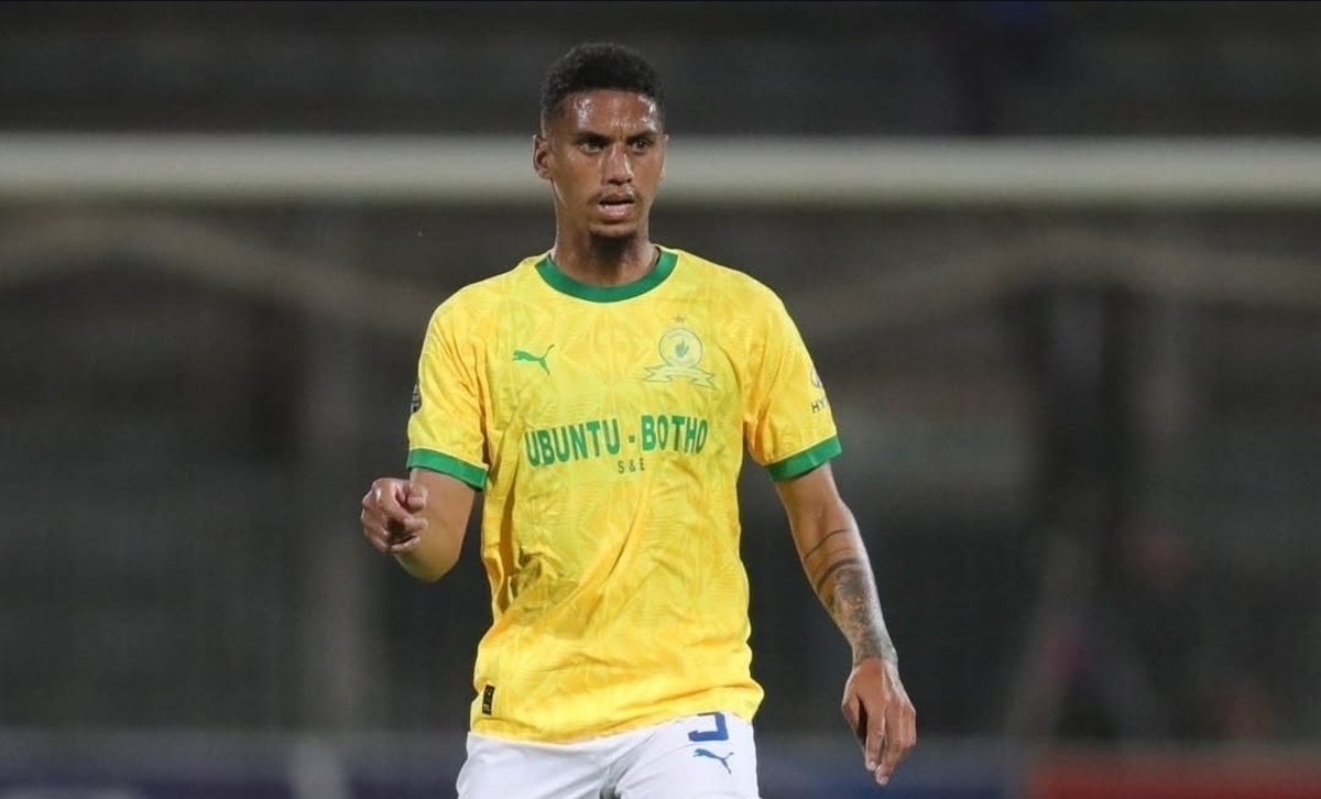 Rushine De Reuck in Mamelodi Sundowns' colors.