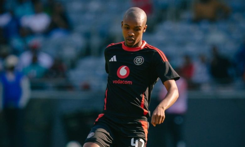 Simphiwe Selepe in action for Orlando Pirates