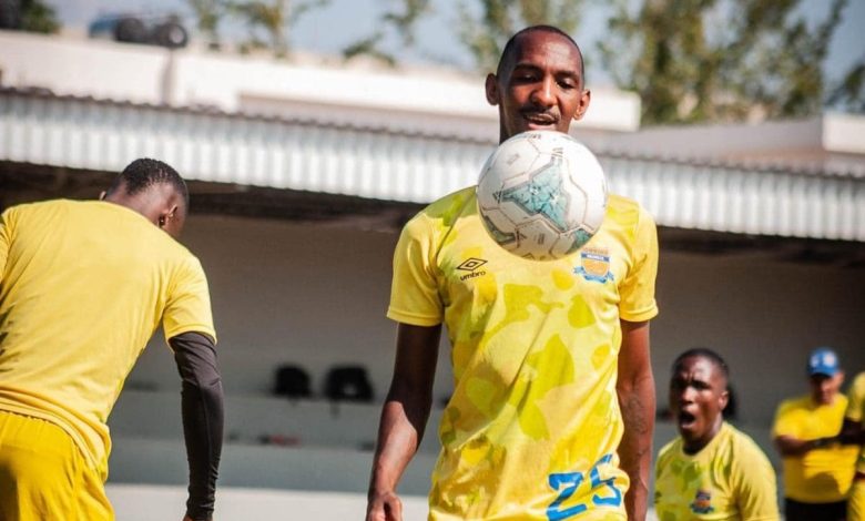 Thabo Rakhale playing with the ball