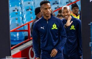 Mamelodi Sundowns veteran midfielder Themba Zwane walking to the pitch