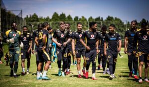 Kaizer Chiefs players including Mduduzi Mdantsane at training
