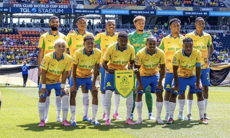 Mamelodi Sundowns players taking a team picture ahead of the match
