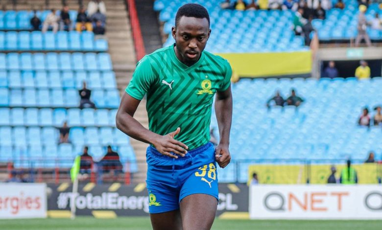 Mamelodi Sundowns striker Peter Shalulile running