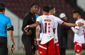 Rulani Mokwena at Wydad AC with players