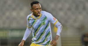 Golden Arrows defender Sicelokuhle Hlatshwayo in action