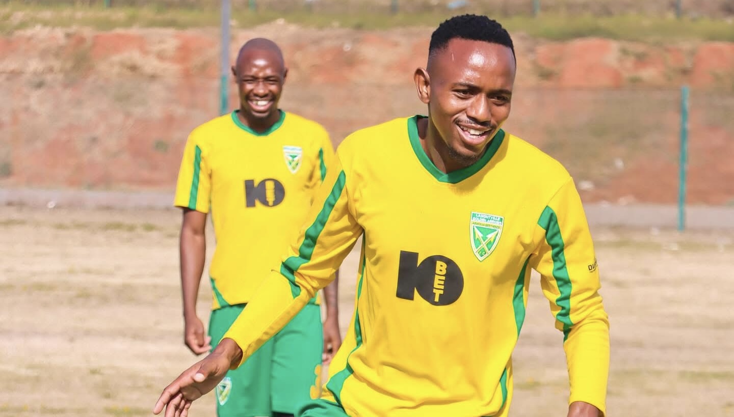 Golden Arrows defender Sicelokuhle Hlatshwayo during training session 