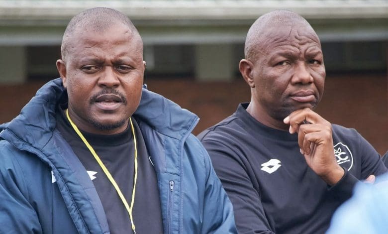 Durban City FC head coach Simo Dladla speaking with the team